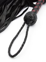 Anteprima: Lederflogger Impact – Handschlaufe und Flechtknoten