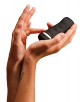 Anteprima: The Oh! Auflegevibrator schwarz – seitliche Ansicht in der Hand