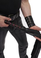 Anteprima: Lederflogger Impact – Handhabung mit ausgebreiteten Riemen