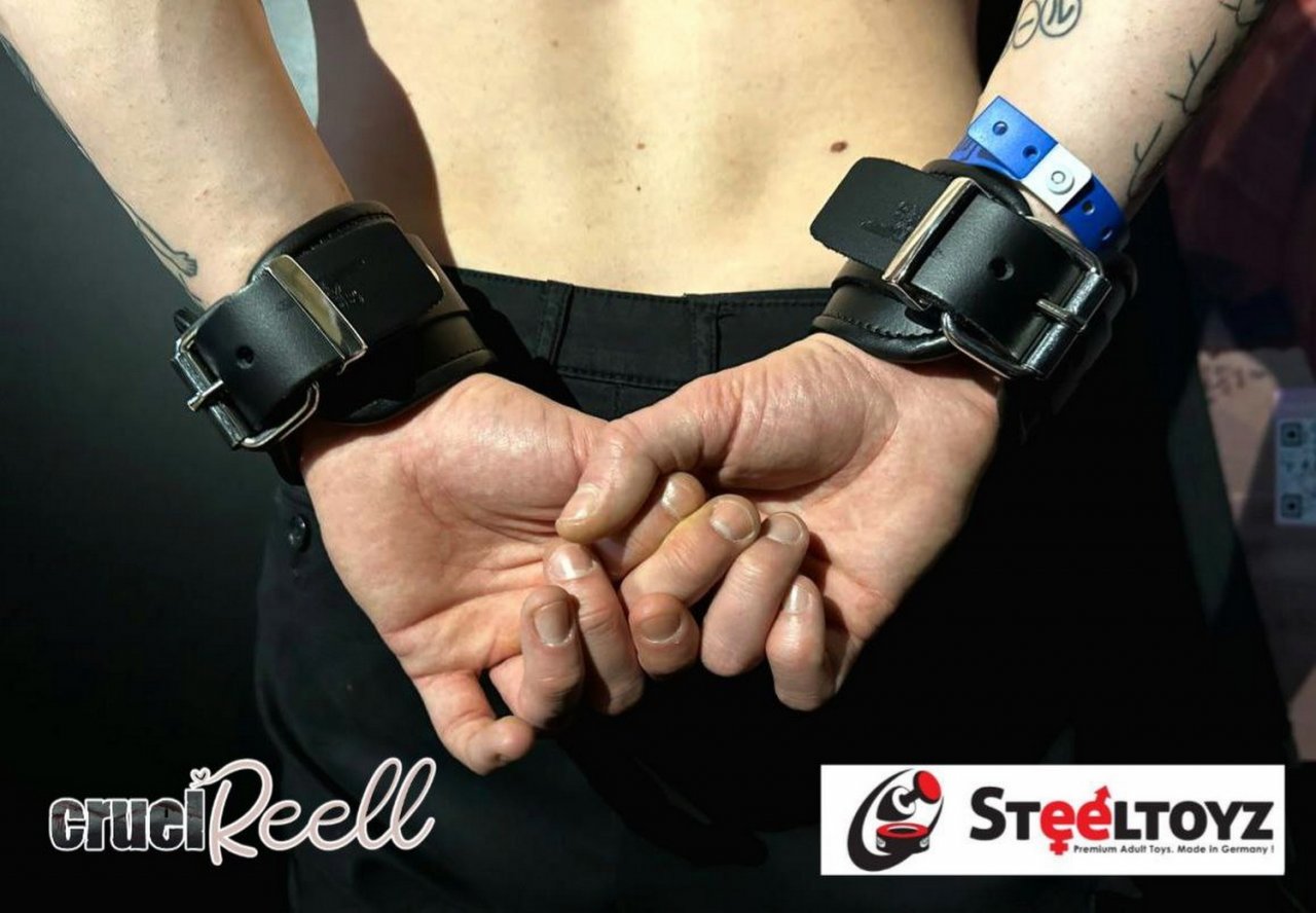 Lussuosi polsini in pelle: perfetti per i principianti del bondage Lussuosi polsini in pelle: perfetti per i principianti del bondage
